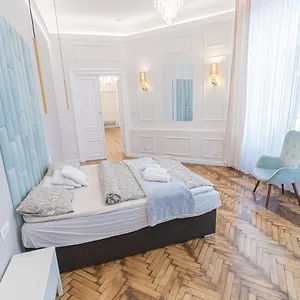 rezervați aici