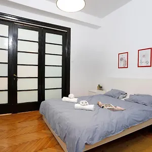  Apartament Lovely With 2 Bedrooms