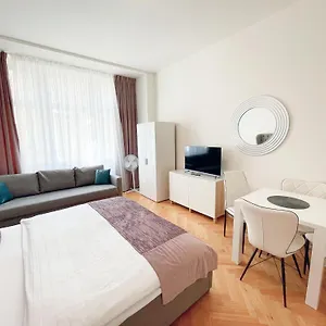 rezervați aici